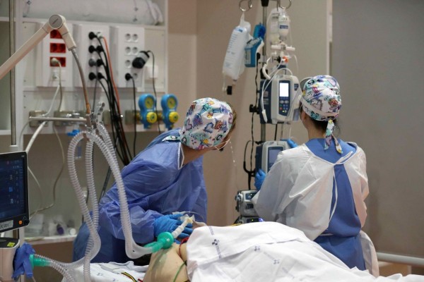 La Comunitat suma 34 muertes y 450 casos nuevos, pero la presión hospitalaria sigue en descenso 