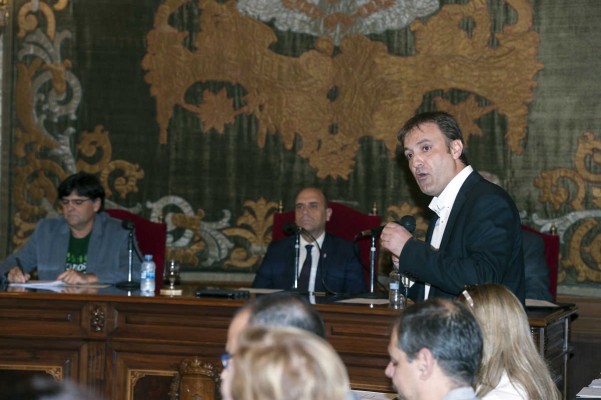 Todos los grupos políticos de Alicante acuerdan investigar las facturas de Comercio