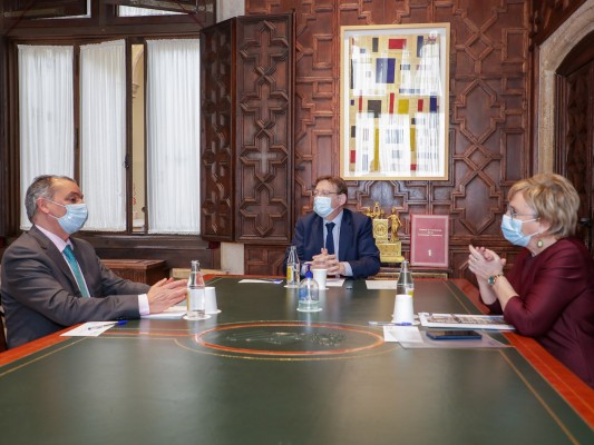 La CEV propone a Sanidad que las empresas asuman la vacunación de sus trabajadores