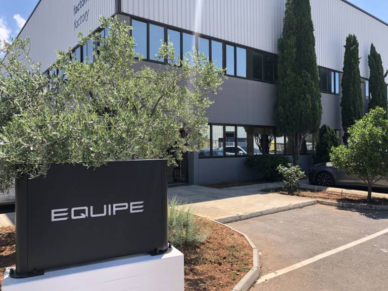 La azulejera italiana Italcer compra Equipe, aunque esta mantiene su equipo y marca propia