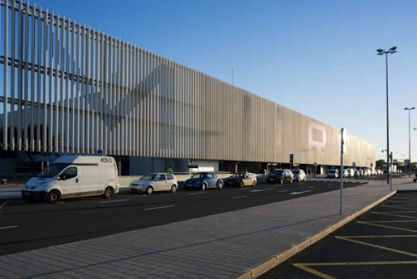 Compromís critica el contrato secreto de Aena con el aeropuerto de Murcia que pretende Castellón