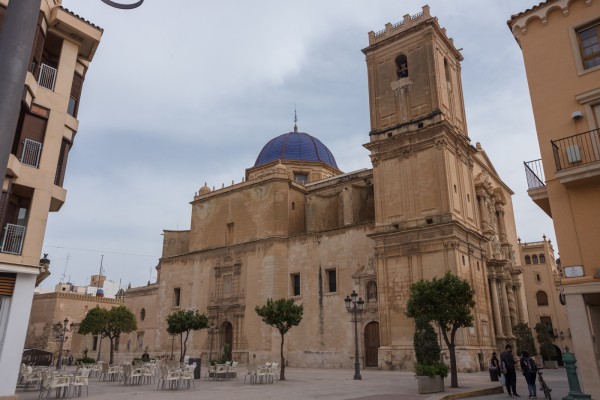 Santa María en Elche acusa la falta de actuación: la piedra es su mayor problema, y sin Plan Director desde 1968
