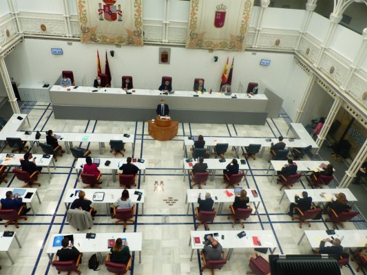 La vacuna empieza a llegar a 40.000 docentes de la Región este fin de semana: no están incluidas aún las universidades