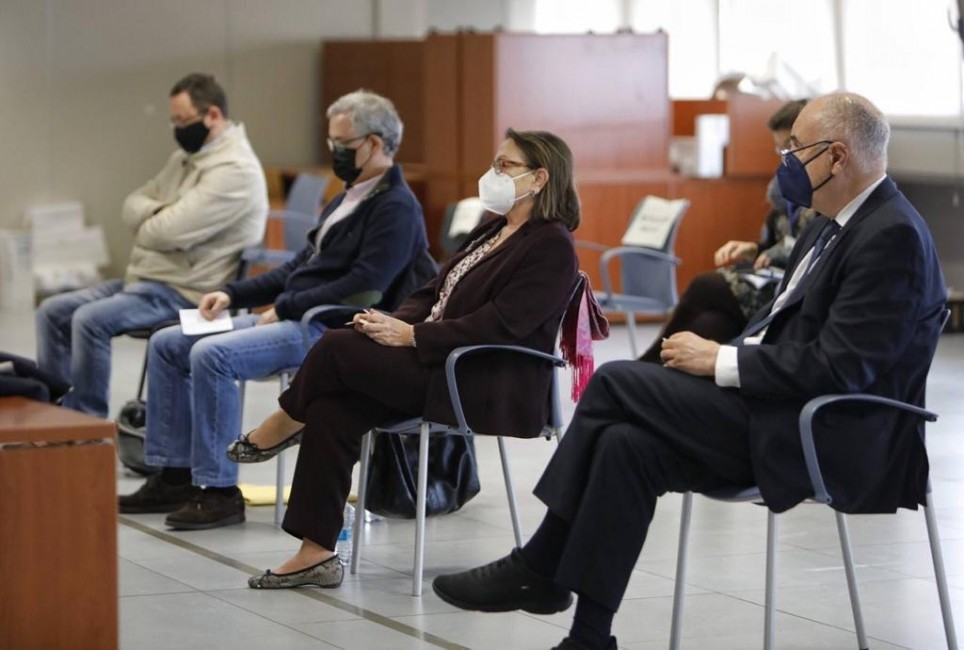 Los acusados, este miércoles durante la primera sesión del juicio. Foto: EVA MÁÑEZ - 