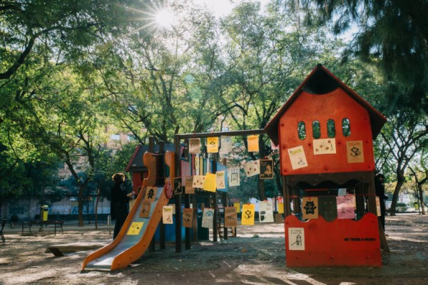Sanidad recomienda que solo jueguen en los parques infantiles los convivientes