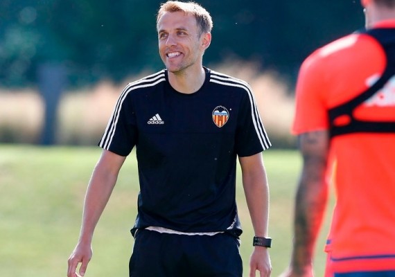 Phil Neville gana peso en el área técnica del Valencia