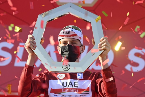 Tadej Pogacar renueve con el UAE Team Emirates hasta 2026