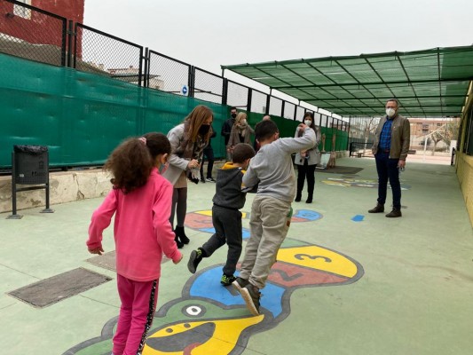 Los alumnos de otros diez colegios de Murcia se divierten con juegos tradicionales en los 'Diver-Patios'

