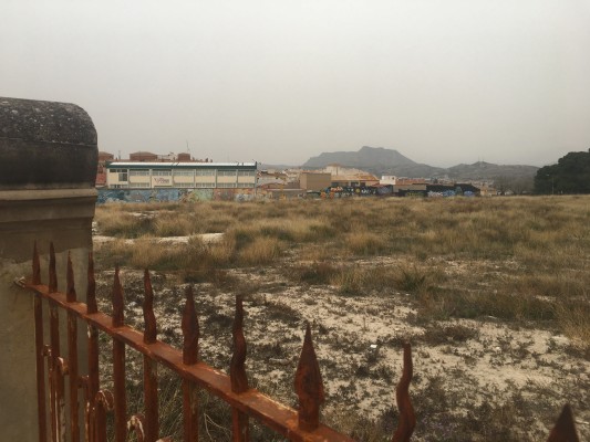 La alicantina Akra promueve la construcción de 100 viviendas en el solar de Luvi en Petrer