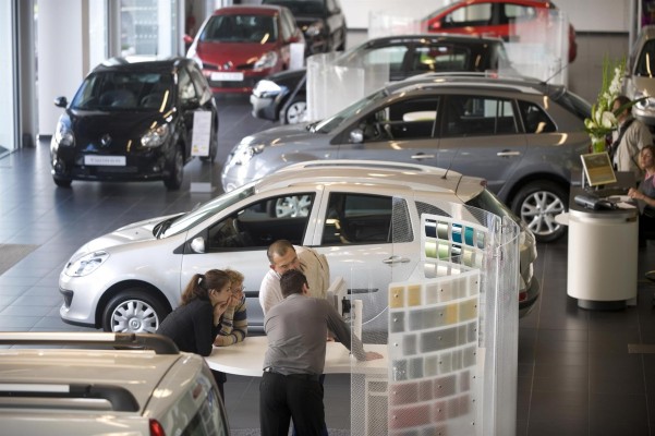 Las matriculaciones caen en febrero un 38,4 % por el canal de particulares
