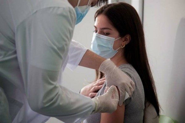 Las CCAA administran 3.829.465 dosis de las vacuna de Pfizer, Moderna y AstraZeneca