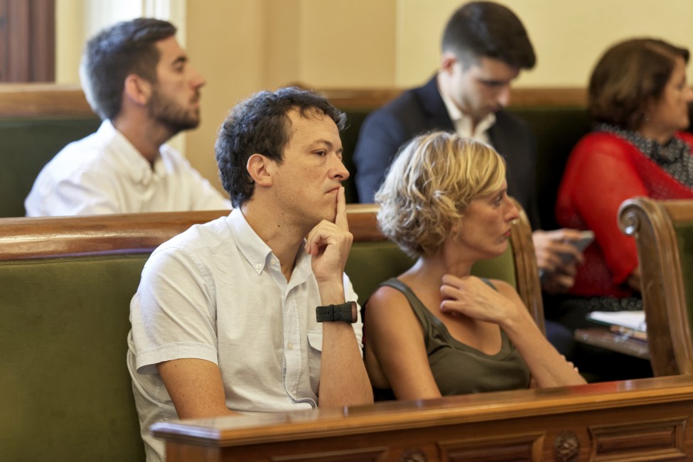 El concejal de Educación, Francesc Mezquita (Compromís), en primer término. Foto: Antonio Pradas - 