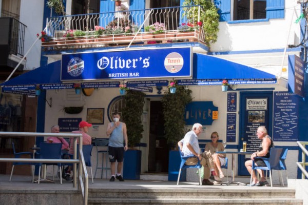 Abre el 25% de los bares de Benidorm: a la espera del turismo para recuperar la actividad