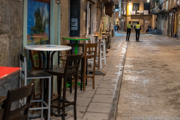 Cerca de una veintena de personas son denunciadas en una fiesta ilegal en la finca La Piqueta en el barrio de San Félix