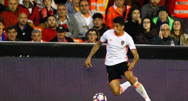 Cancelo lidera una reacción tardía en Mestalla