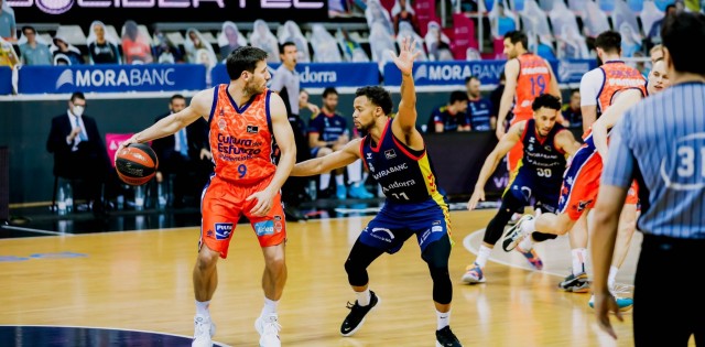 Morabanc corta la racha de 12 victorias seguidas de Valencia Basket