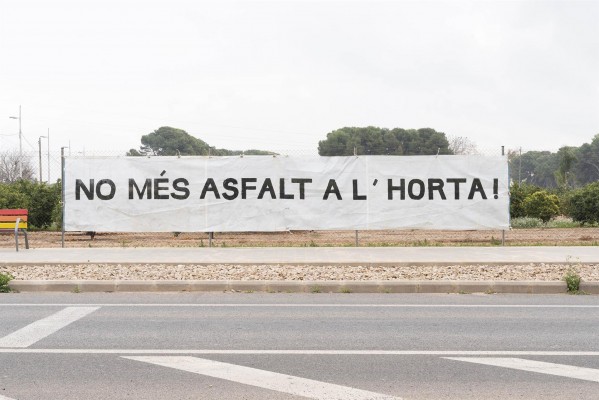 Asociaciones vecinales y Per l'Horta piden paralizar la construcción de una nueva rotonda en Benifaraig