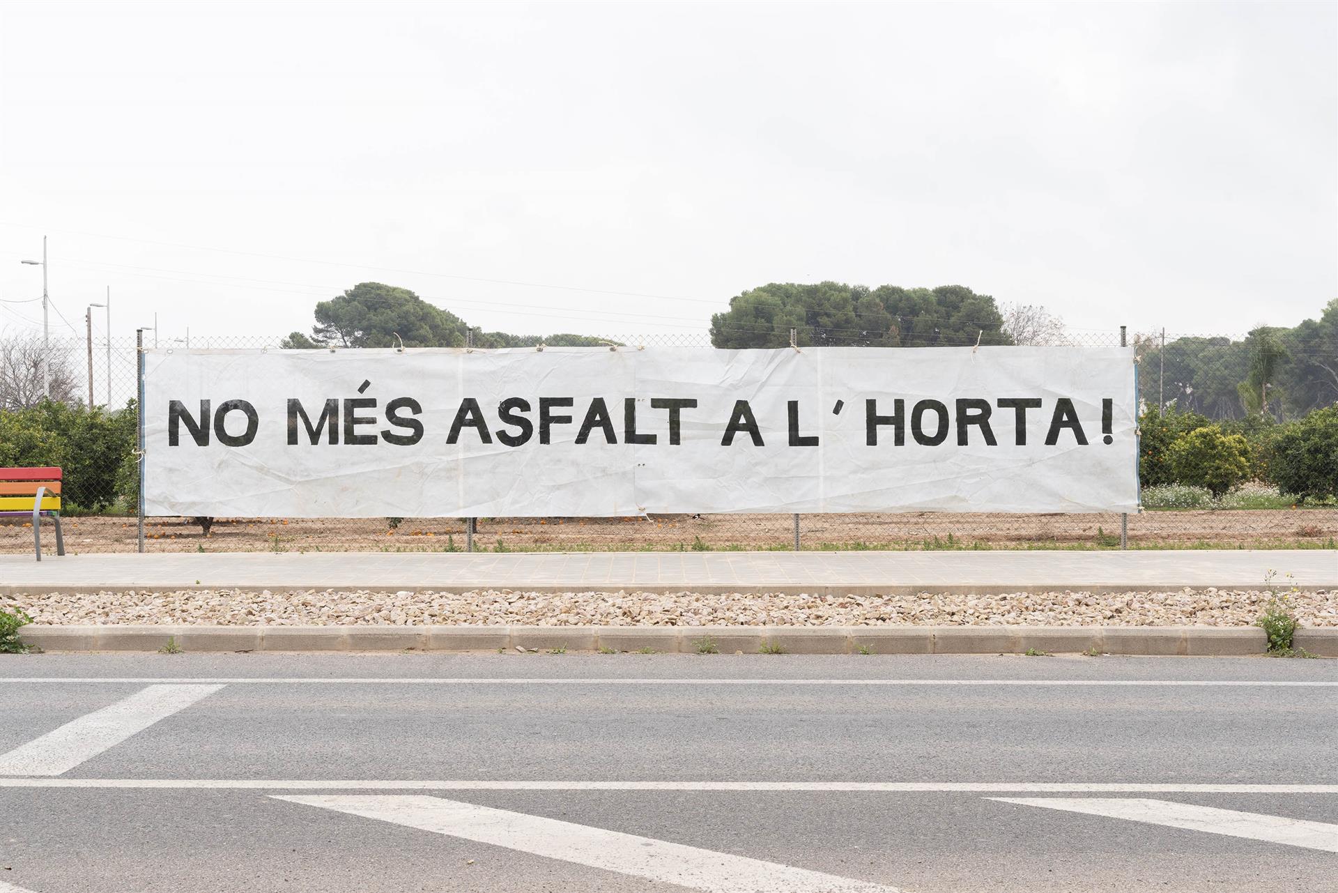 Asociaciones vecinales y Per l'Horta piden paralizar la construcción de una nueva rotonda en Benifaraig