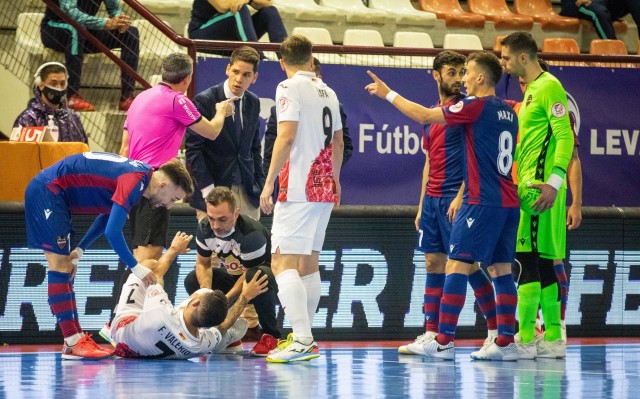 ElPozo Murcia cede terreno con la cabeza y ya no tiene a tiro ni al Levante ni al Jimbee