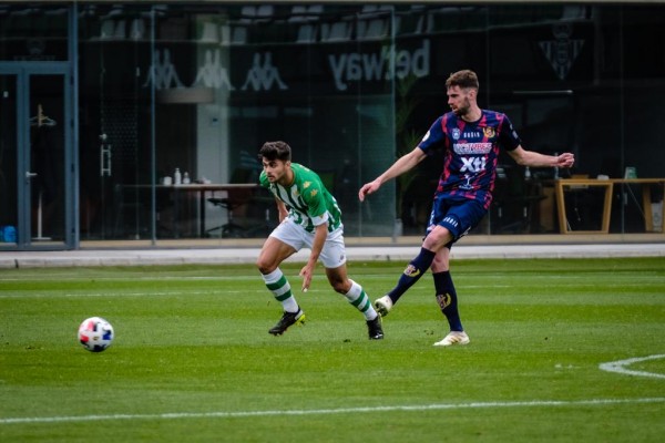 El Yeclano logra en el campo del Betis B un punto que de poco le sirve (2-2)
