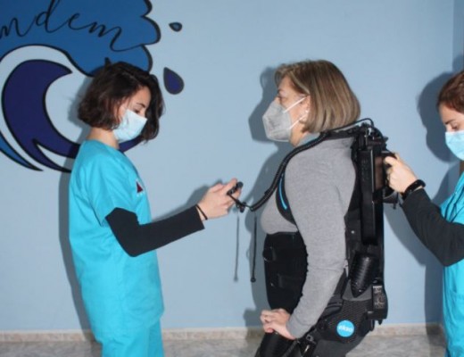 El exoesqueleto que reduce los tiempos de recuperación en personas con parálisis en las piernas
