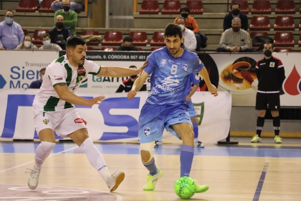El Peñíscola pierde ante el Córdoba y cae a los puestos de descenso