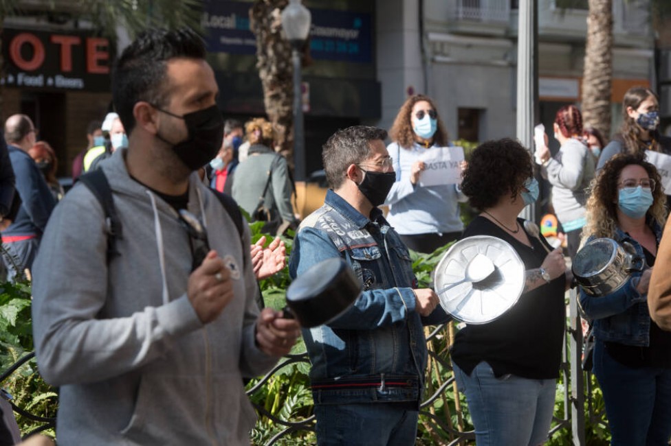 Protesta de hosteleros en Alicante, la semana pasada. Foto: RAFA MOLINA - 