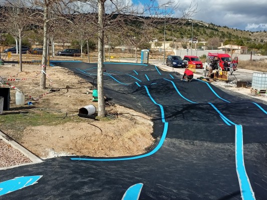 Castalla construye un circuito deportivo de ‘Pump
track’ dirigido a todo tipo de usuarios