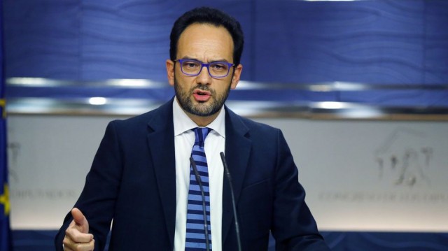 El PSOE rechaza la moción de censura de Pablo Iglesias, al que acusa de 
