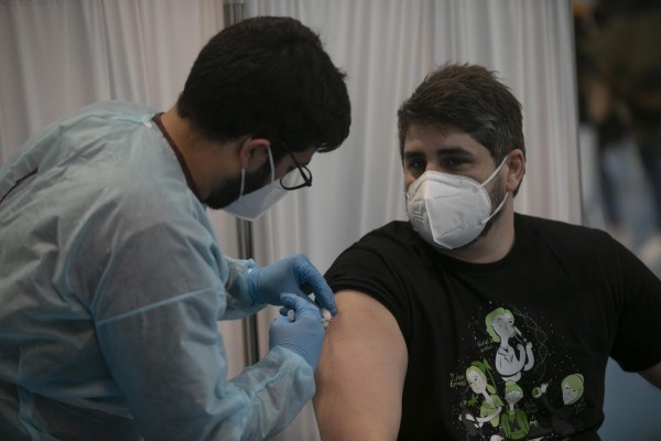 Sanidad estudia administrar solo una dosis a las personas que ya han pasado el coronavirus