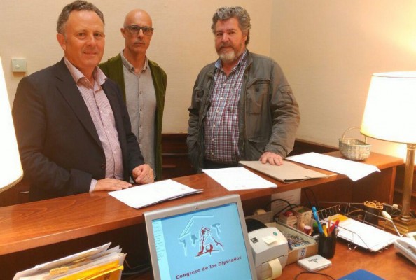 Compromís y Unidos Podemos aplicarán en toda España el sistema de envases que preparan en Valencia