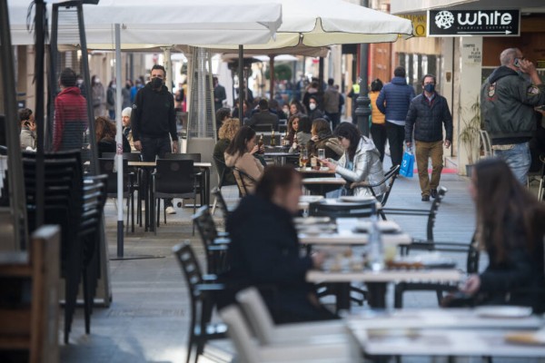 El Consell elimina el cierre perimetral de las 16 ciudades y amplia el horario del comercio hasta las 20:00 horas
