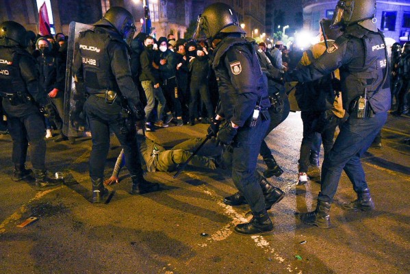  Compromís y PSPV aprueban una moción de apoyo a la Policía y a la Delegación de Gobierno tras los disturbios