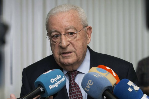 El Pleno de Murcia honra la figura del fallecido José Molina, expresidente del Consejo de la Transparencia 