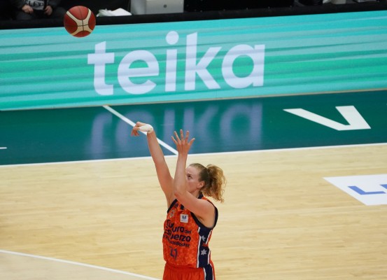 Valencia Basket tiene un colchón de dos partidos para esquivar a Avenida en semis
