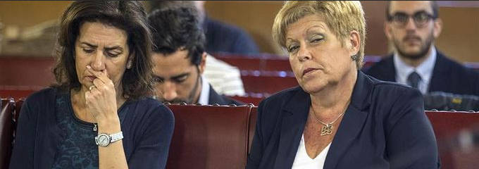 Las exconselleras Angélica Such y Milagrosa Martínez, durante el juicio. Foto: EFE - 