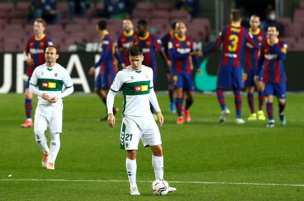 El Elche se convierte en el equipo que menos faltas comete ante el Barça en lo que llevamos de Liga