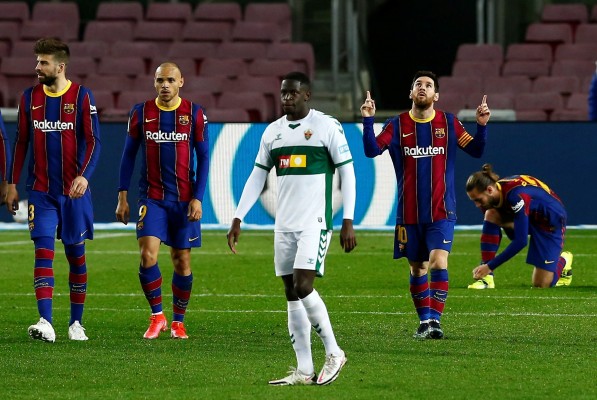 El Elche planta cara en el Camp Nou