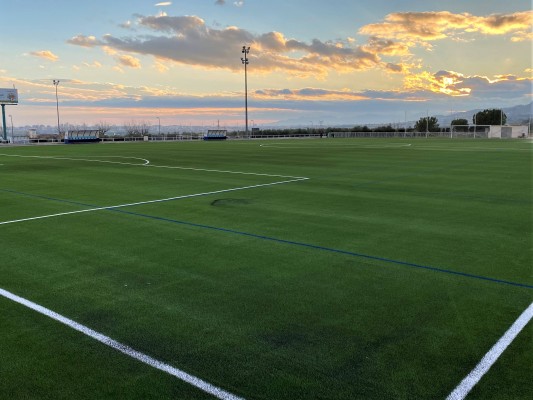 El CF Fomento Castelló renueva uno de sus campos de césped natural a artificial