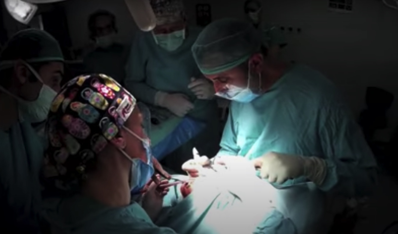 Juzgan por negligencia médica al cirujano del que difundieron vídeos sexuales 