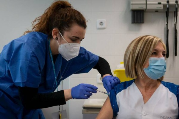 El Colegio de Médicos de Castellón denuncia que no han sido vacunados todos los médicos de la privada
