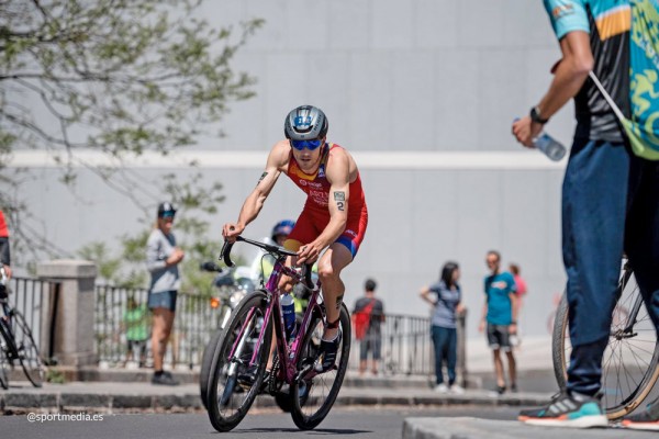 El triatleta de la UA Fernando Alarza participará en los Juegos de Tokio
