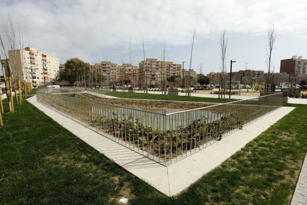 Alicante abre al público el nuevo parque de Benalúa: 8.000 metros de zona verde