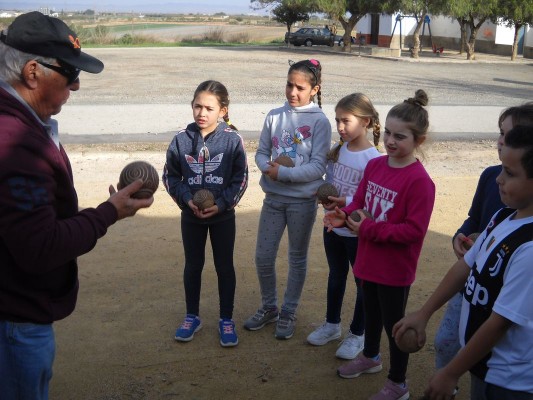 Europa aprende a jugar a los bolos cartageneros: se estudiarán en un proyecto sobre deportes tradicionales
