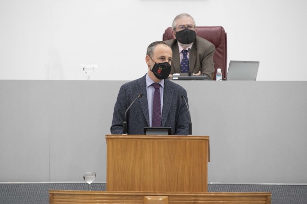 PP, Cs y el diputado 'leal' de Vox sacan adelante el techo de gasto en la Asamblea
