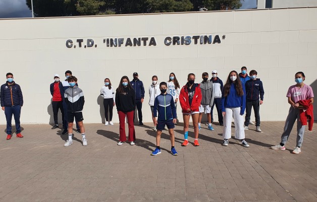 Doce tenistas se incluyen en el programa de tecnificación de la Federación Murciana