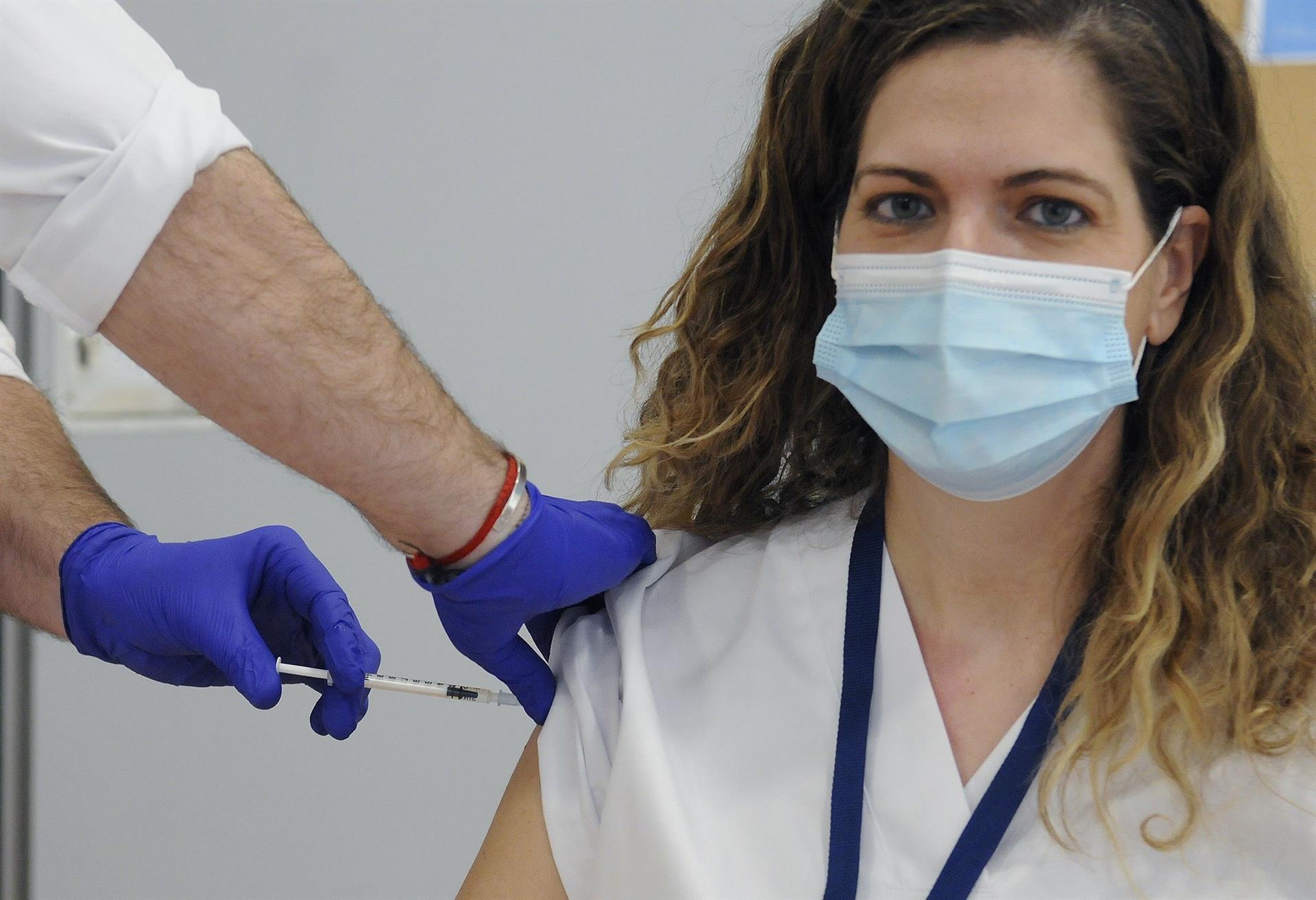  Las CCAA administran 74.840 dosis en 24 horas y 1,2 millones de españoles ya están inmunizados