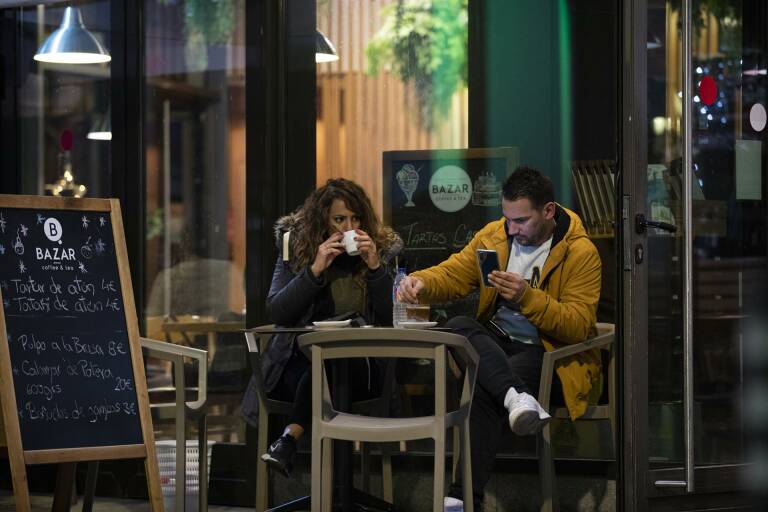 La hostelería valenciana pide reabrir las terrazas, el aforo interior al 30% y cerrar a las 22:00 horas