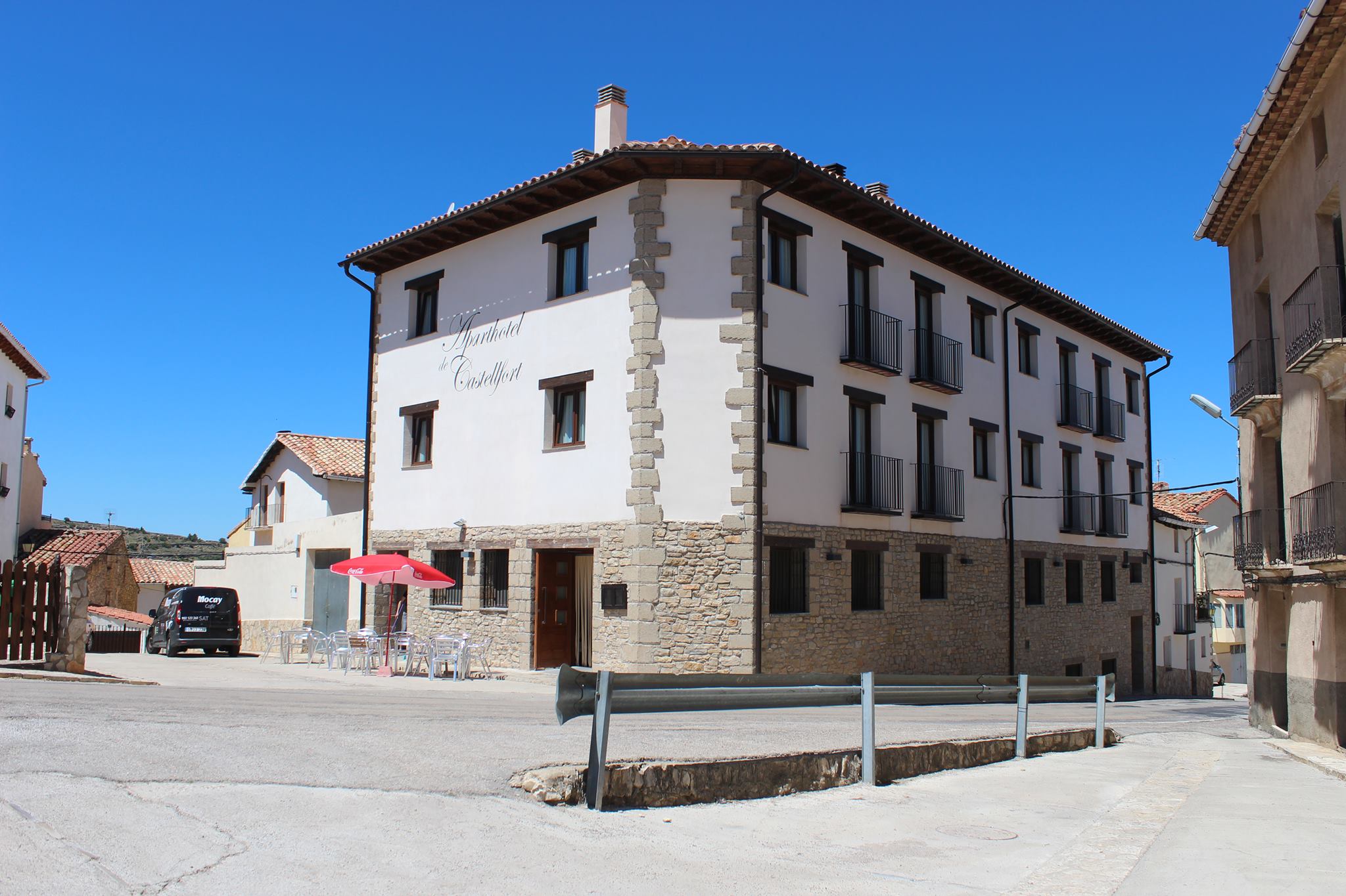 Castellfort busca quien gestione su único aparthotel