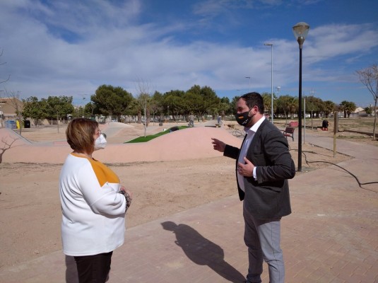 Los Alcázares da un impulso a la Urbanización La Dorada: nueva cara para la fuente y un quiosco en ciernes